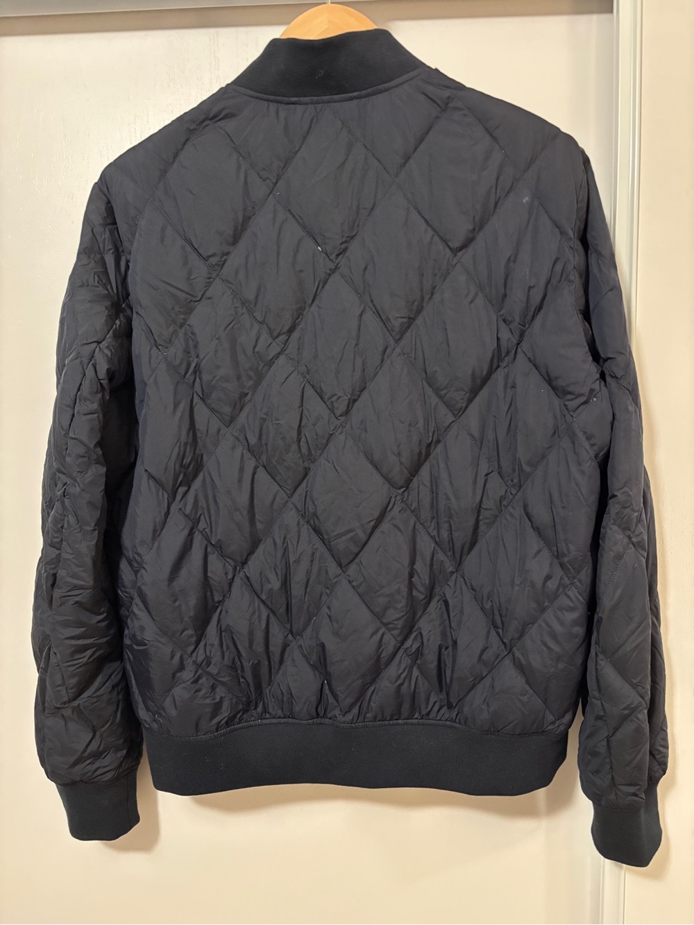 Uniqlo Womens Ultra Light Down Bomber Jacket Size M Quilted Minimalist Travel - Picture 2 of 7